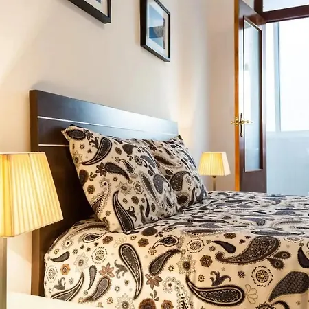Spacious, Bright Next To The Old Town Διαμέρισμα *